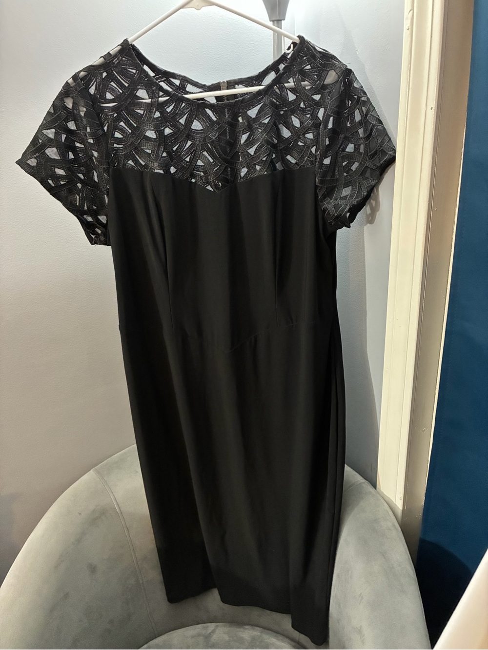 Elegant Black Lace Yoke Women's Dress Size 16 (42 inches long)